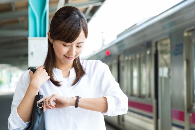 通勤中の女性