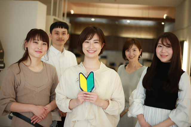 先輩の女性美容師たち