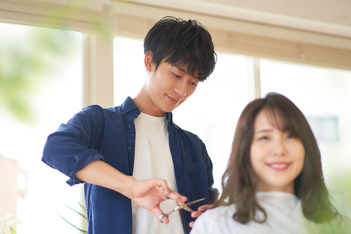 【現役美容師さんに聞く】何にプレッシャーを感じる？対処法もご紹介