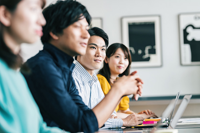 【美容師管理職10名に聞いた】新人研修は何をする？気を付けるポイントもご紹介