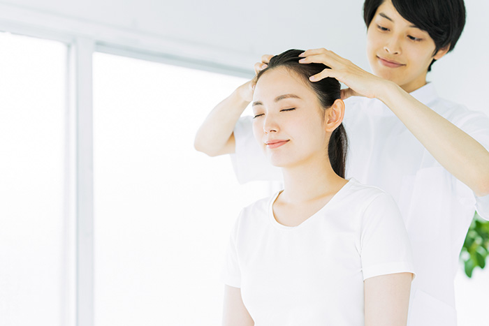 【現役美容師31人回答】マッサージは提供する？目的やルールについて